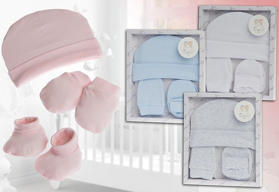Conjunto Recien nacido.Gorrito, manoplas y patucos. Opción de personalizar con nombre.